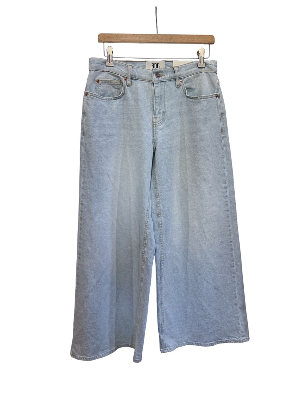 BDG Light Wash Joey Culotte Wide Leg Jeans -
Light wash denim

🚭 
No pets